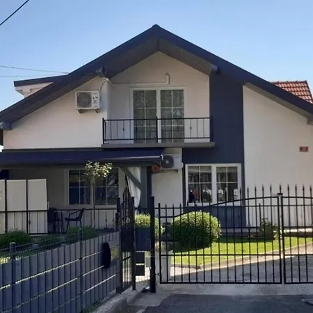 Apartma Zara *